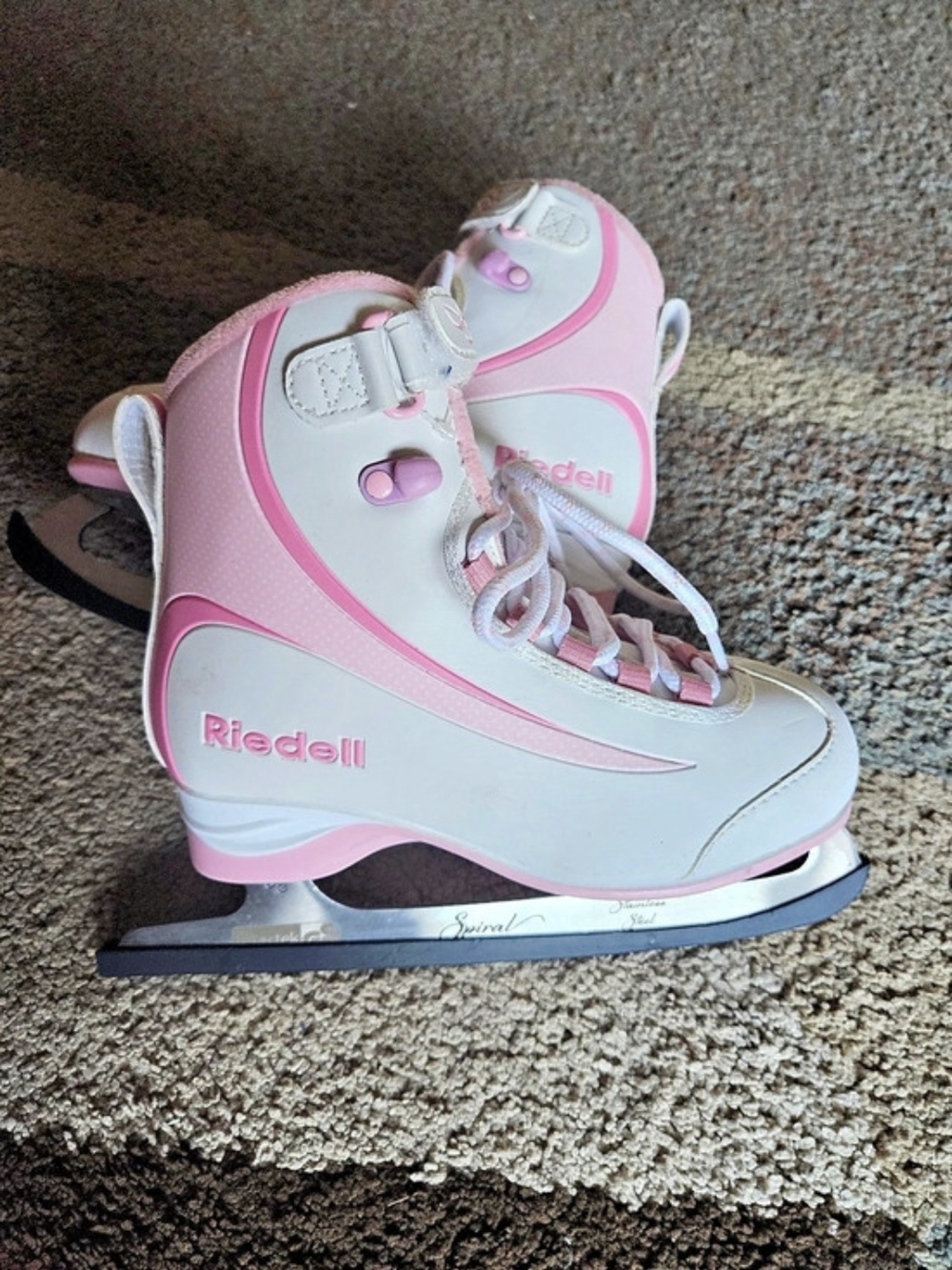 Riedell Soar Jr. Girls Size 2 Figure Skates Pink & White